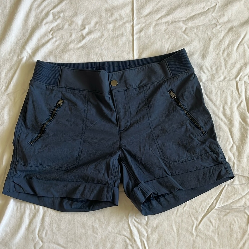 Women’s Athleta Shorts, Zipper Pockets, Blue, size 12